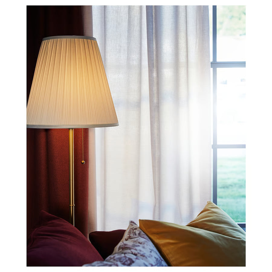 ÅRSTID Podna lampa, mjed/bijela