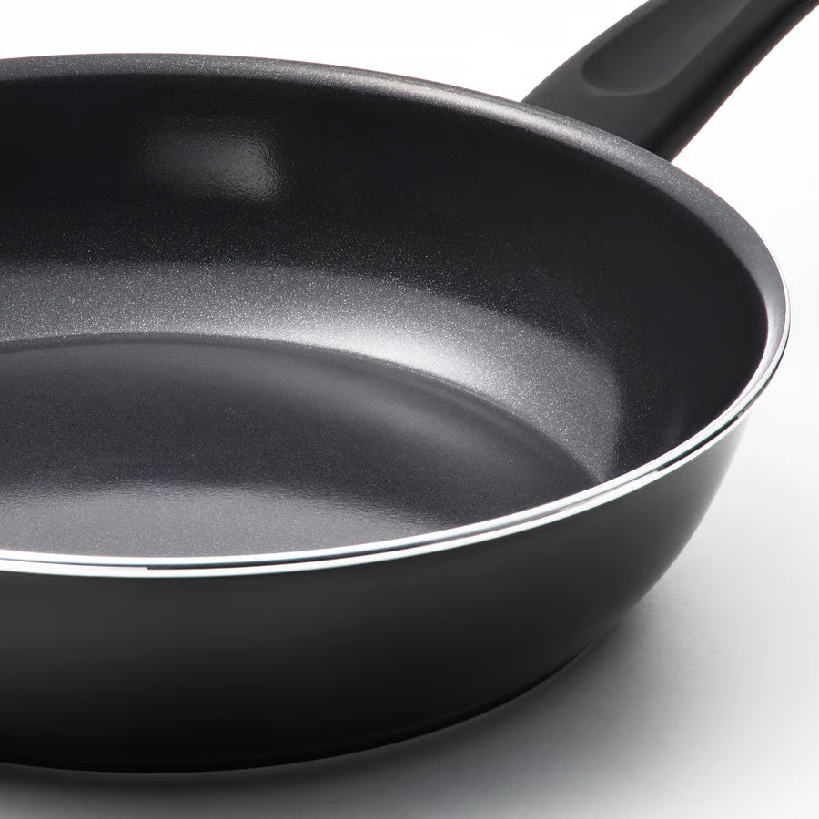 HEMLAGAD Duboka tava+poklopac, neljepljiv sloj crna, 26 cm