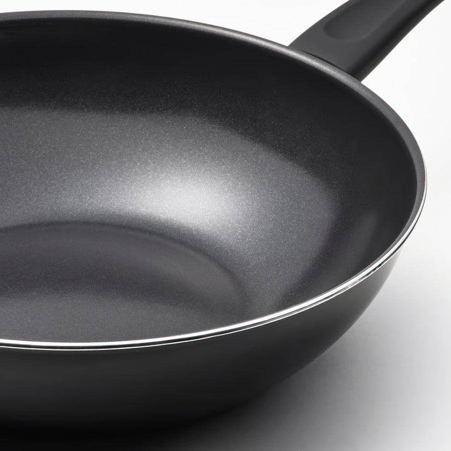 HEMLAGAD Wok s poklopcem, neljepljiv sloj crna, 28 cm