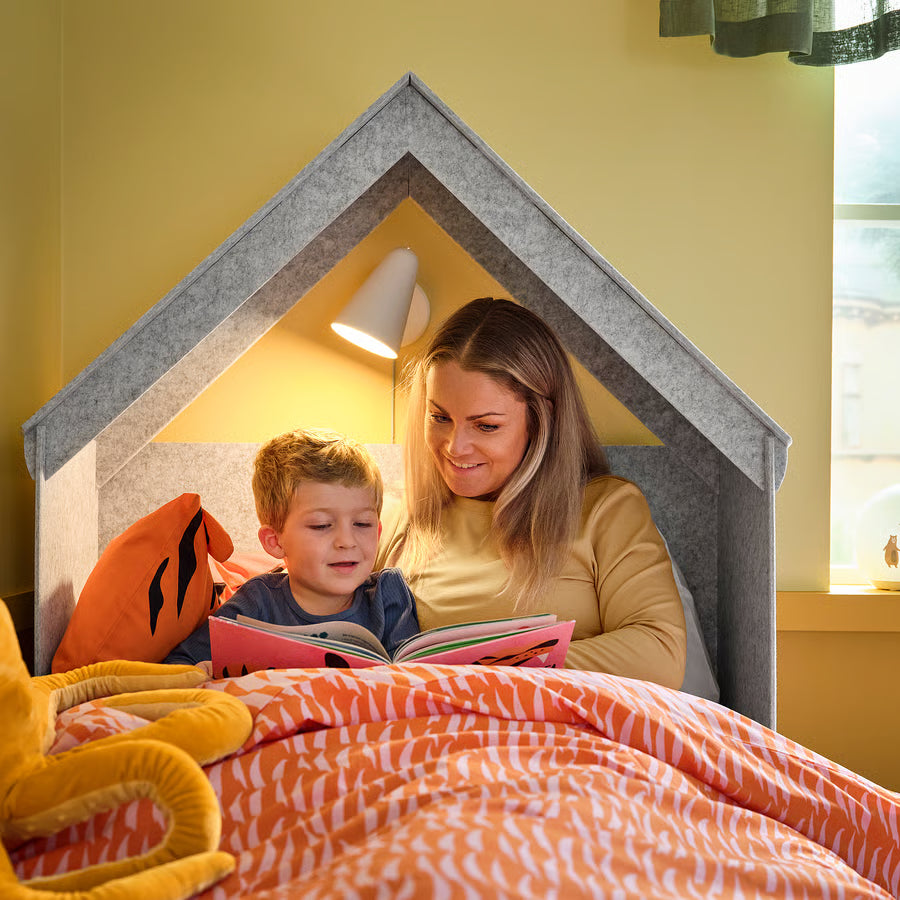 SLÄKT Dodatak za krevet, oblik kuće/siva