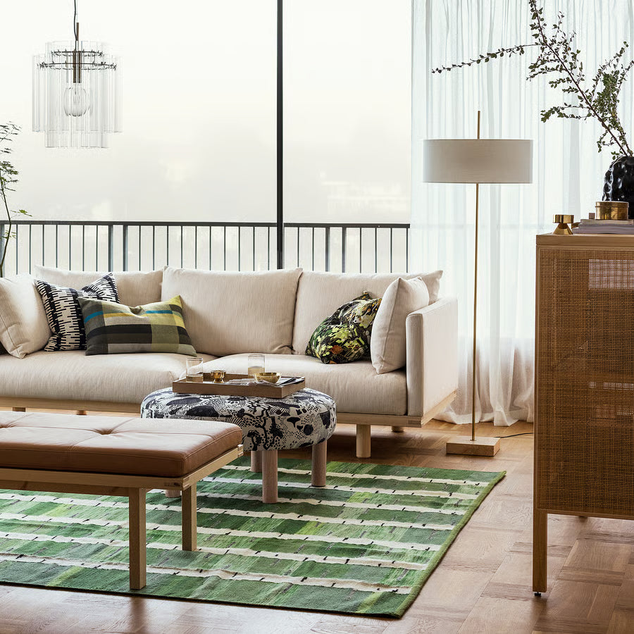 STOCKHOLM 2025 Podna lampa, bijela tekstil/mjedeno, 159 cm